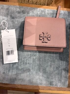 Tory Burch dust rose Pebbled Leather compact Thea Trifold Wallet new with tag